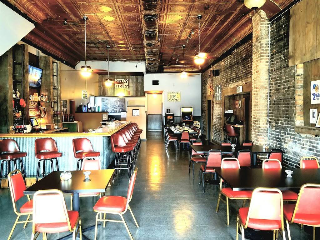 Olivers Main Street Pub | restaurant | 108 S Main St, Toluca, IL 61369, USA | 8154521552 OR +1 815-452-1552