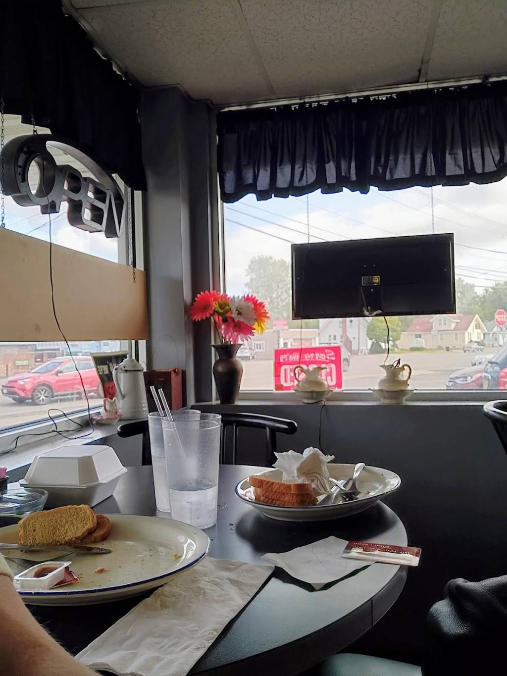 Heidis Hideaway Restaurant | restaurant | 5833 Camp Rd, Hamburg, NY 14075, USA | 7167252726 OR +1 716-725-2726