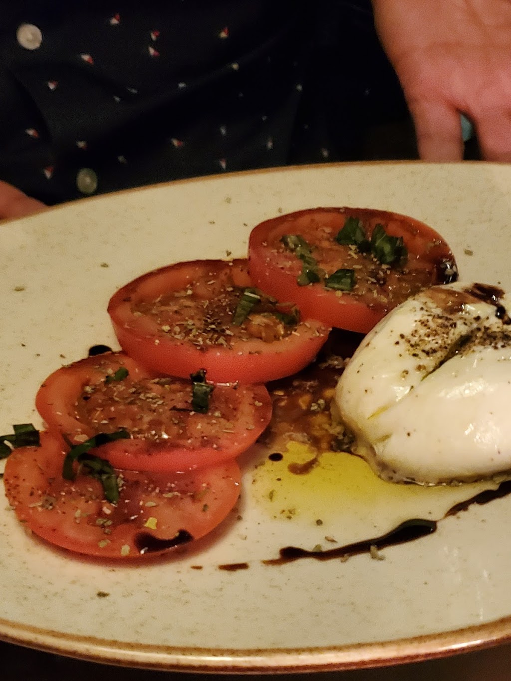 Regalia bar & restaurant | restaurant | 5959 N Broadway, Chicago, IL 60660, USA | 7738560175 OR +1 773-856-0175