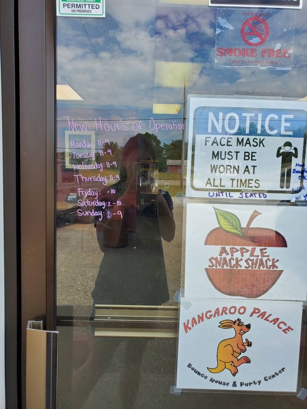 Apple Snack Shack | restaurant | 4775 E Apple Ave, Muskegon, MI 49442, USA | 2317334637 OR +1 231-733-4637