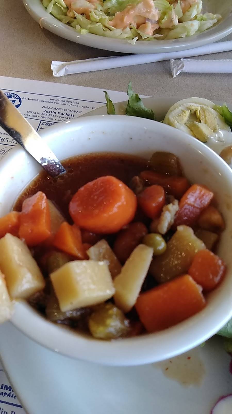 Blue Grass Restaurant | restaurant | 143 W Kentucky Dr, La Center, KY 42056, USA | 2706655391 OR +1 270-665-5391