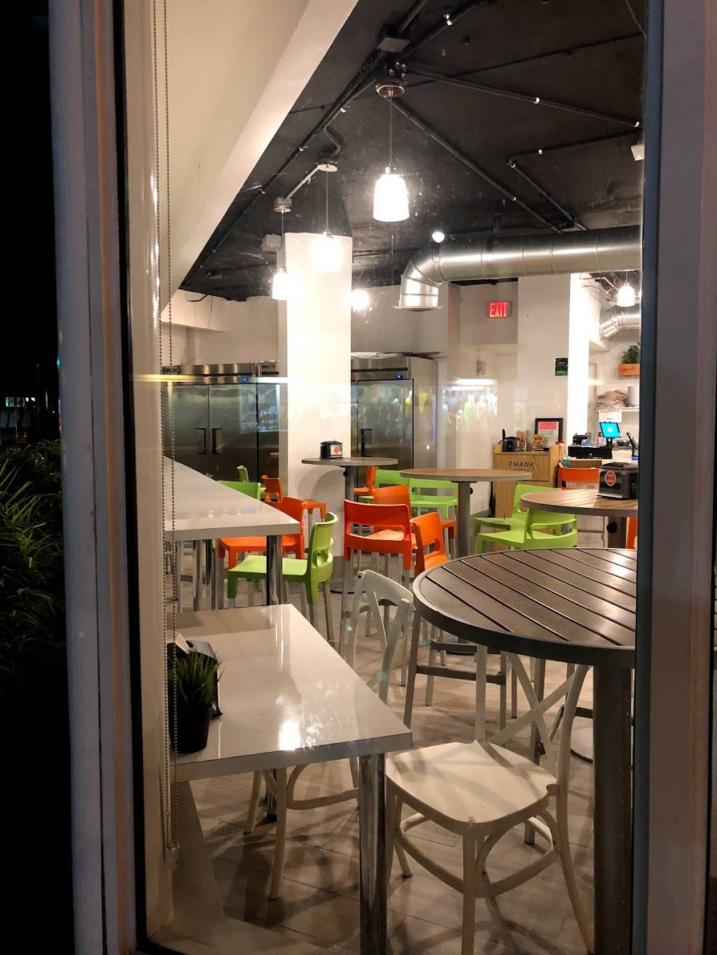 Carrot Express North Beach | restaurant | 7145 Collins Ave, Miami Beach, FL 33141, USA | 7864715597 OR +1 786-471-5597