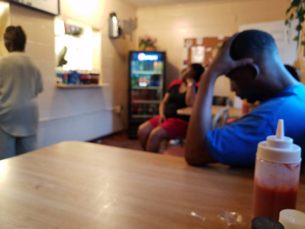 J & B Fish & Barbecue | restaurant | 1406 Crescent Ridge Rd NE, Tuscaloosa, AL 35404, USA | 2055564754 OR +1 205-556-4754