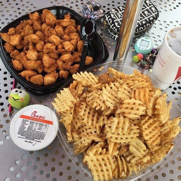 Chick-fil-A | restaurant | 1516 Sams Cir, Chesapeake, VA 23320, USA | 7575474503 OR +1 757-547-4503