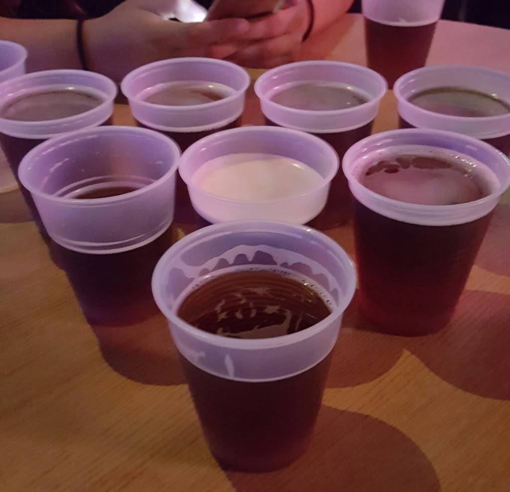 Gators Sports Bar & Grill | restaurant | 12249 Hesperia Rd, Victorville, CA 92395, USA | 7609557860 OR +1 760-955-7860