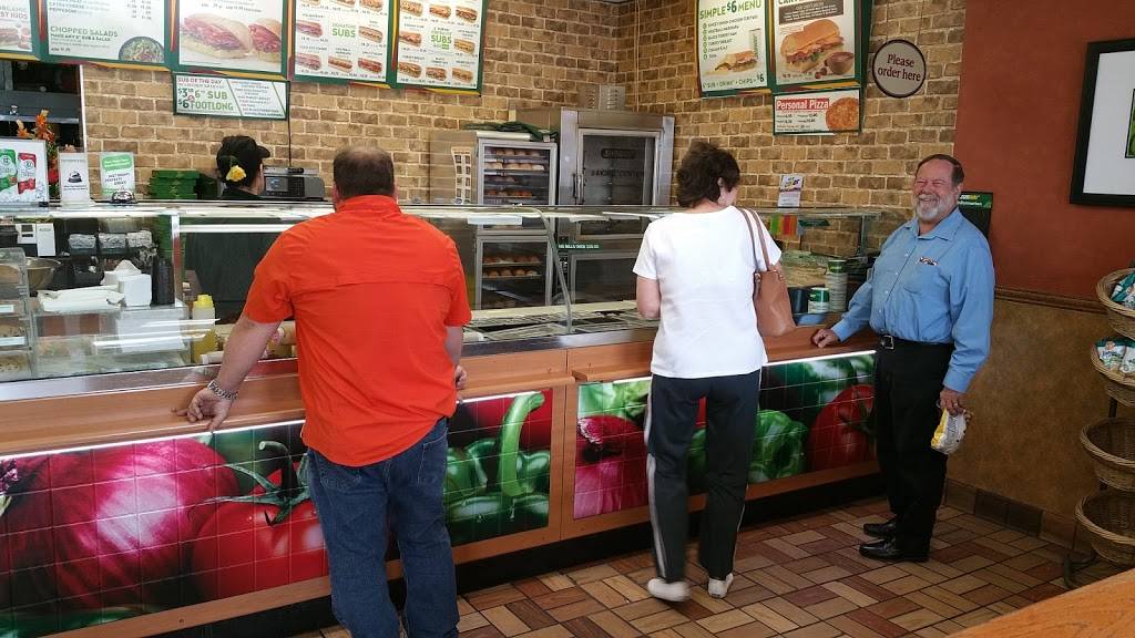 Subway | meal takeaway | 1502-5 Main St, Franklin, LA 70538, USA | 3378281610 OR +1 337-828-1610