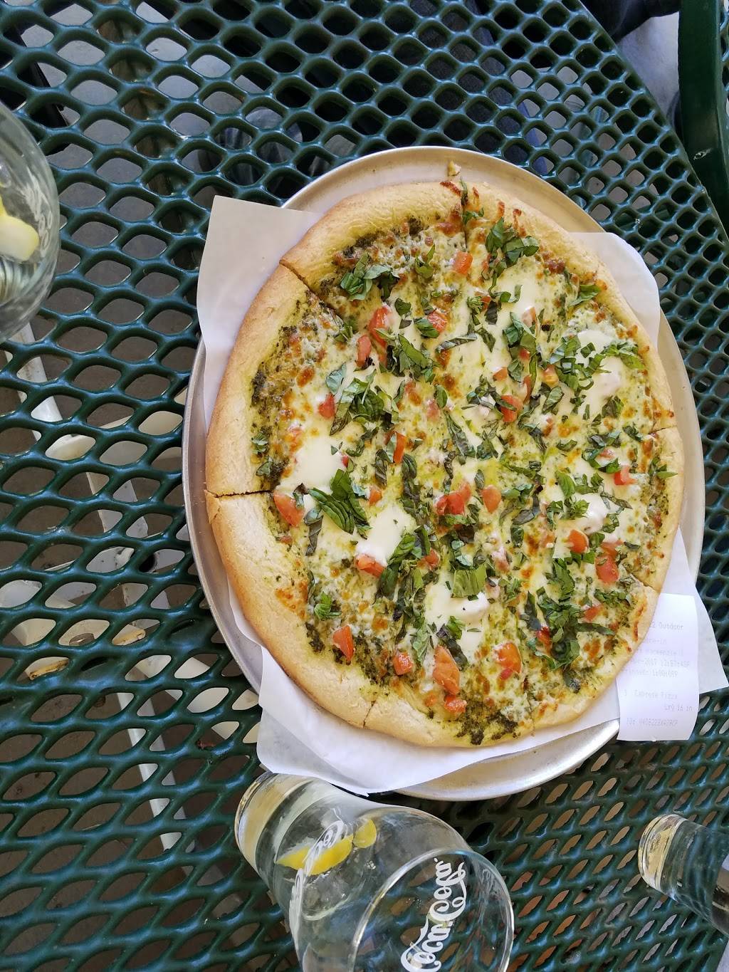 Patricios Grill & Pasta | restaurant | 14700 Elizabeth Lake Rd, Lake Hughes, CA 93532, USA | 6619654329 OR +1 661-965-4329