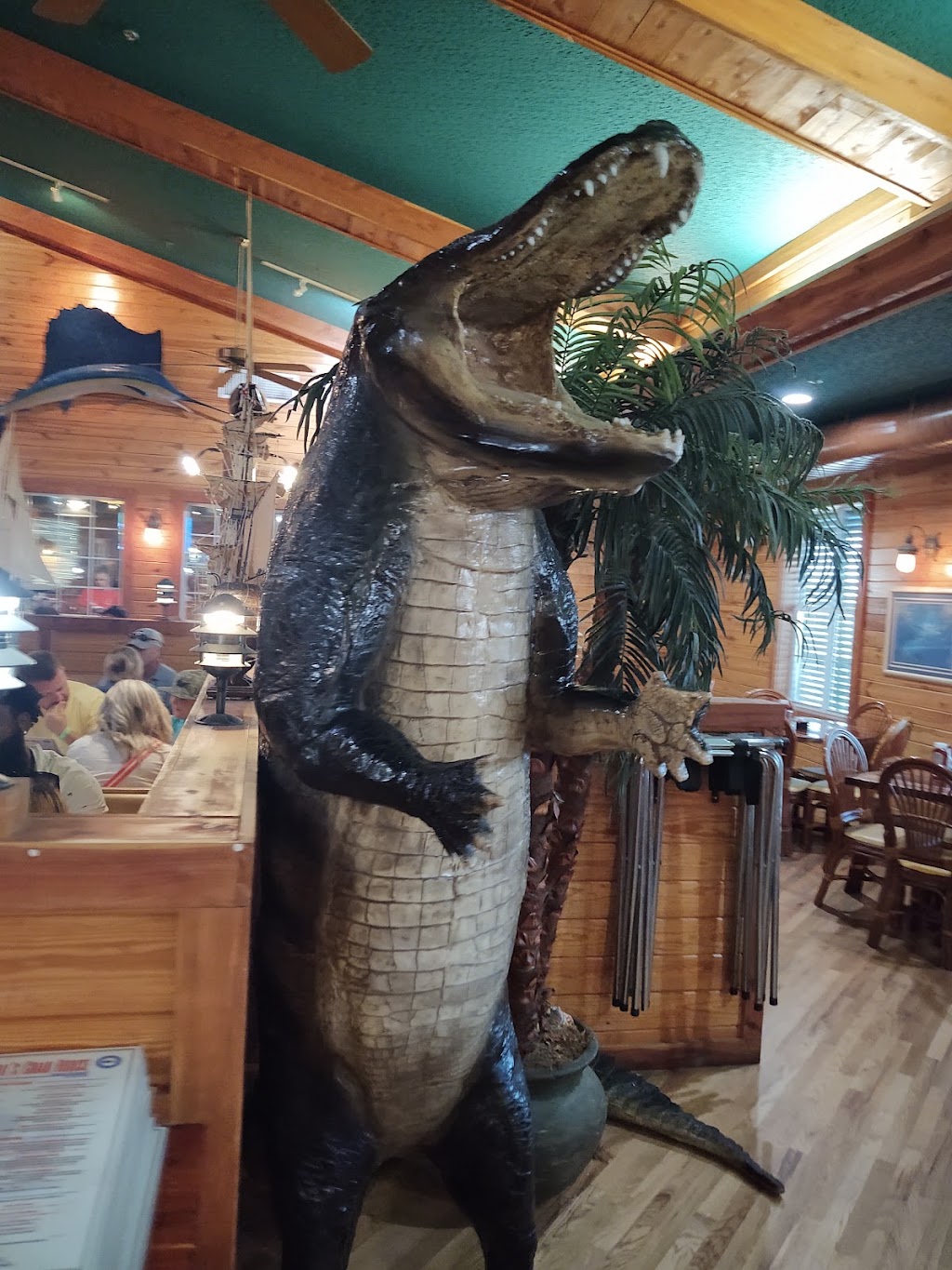 Bayou Bills Crab House | restaurant | 23100 Front Beach Rd, Panama City Beach, FL 32413, USA | 8502351010 OR +1 850-235-1010