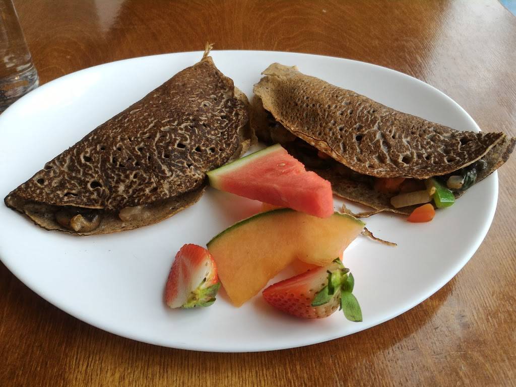 Bistro LEnchanteur | restaurant | 7331 Avenue Henri-Julien, Montréal, QC H2R 2B1, Canada | 5142734766 OR +1 514-273-4766