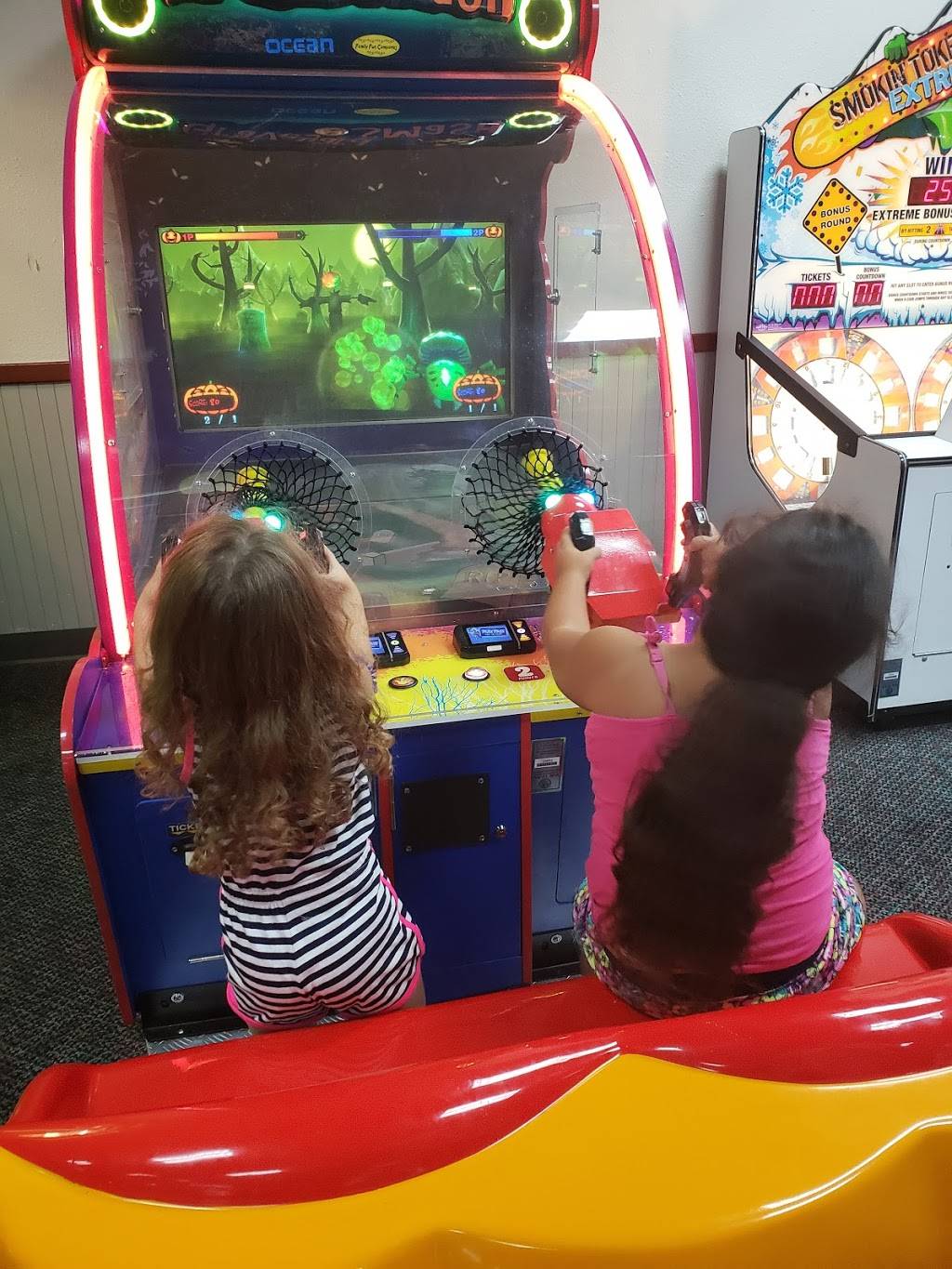 Chuck E. Cheeses | restaurant | 1701 E Empire St, Bloomington, IL 61704, USA | 3096642982 OR +1 309-664-2982