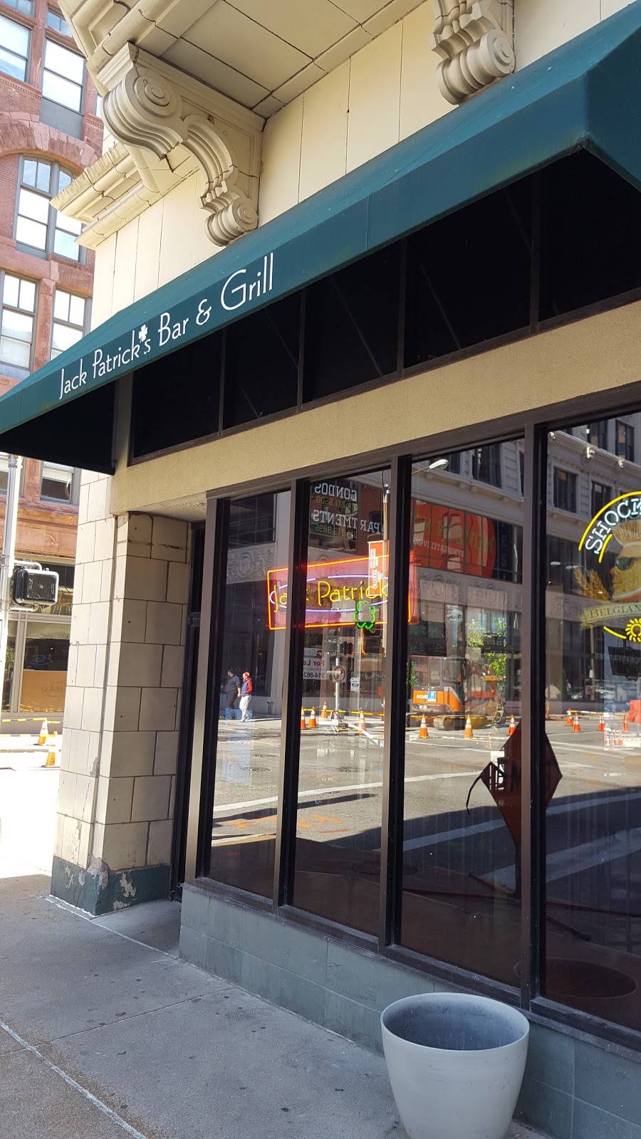 Jack Patricks Bar & Grill | restaurant | 1000 Olive St, St. Louis, MO 63101, USA | 3144368879 OR +1 314-436-8879