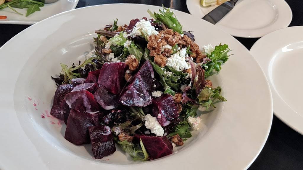 The Huron Club | restaurant | 94 Pine St, Collingwood, ON L9Y 2N9, Canada | 7052936677 OR +1 705-293-6677