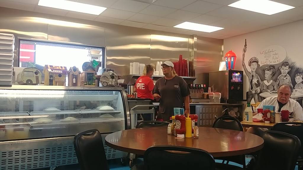 Strawns Eat Shop Too | restaurant | 7803 Youree Dr, Shreveport, LA 71105, USA | 3187987117 OR +1 318-798-7117