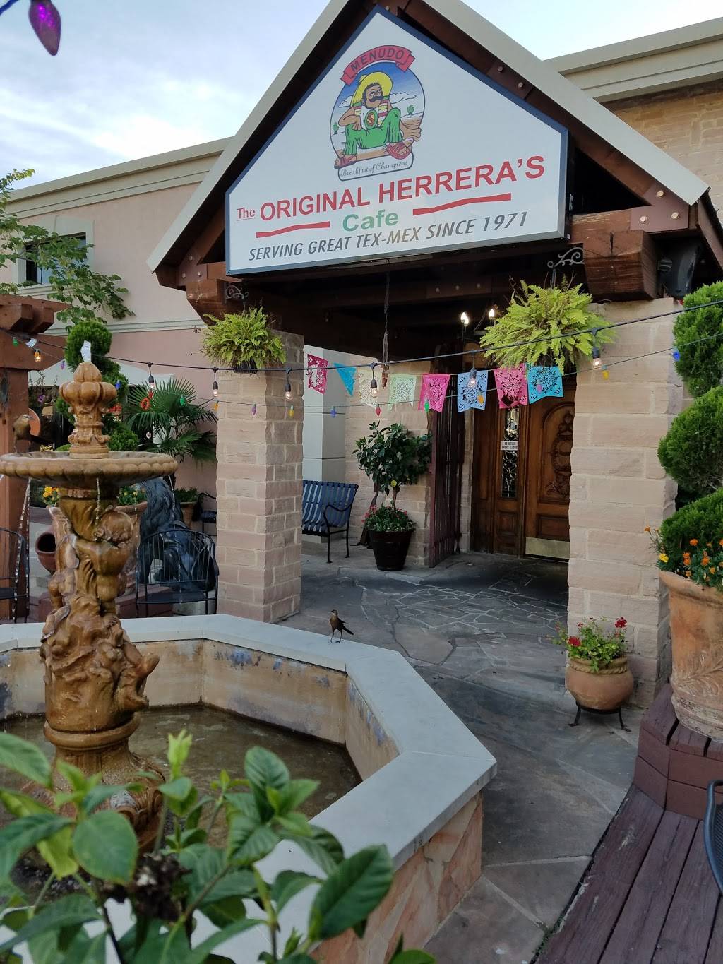 Herreras Cafe | restaurant | 3311 Sylvan Ave, Dallas, TX 75212, USA | 2149547180 OR +1 214-954-7180