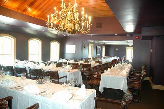 Jonathans Restaurant & J Bistro | restaurant | 120 Thomas St, Oakville, ON L6J 3A8, Canada | 9058424200 OR +1 905-842-4200