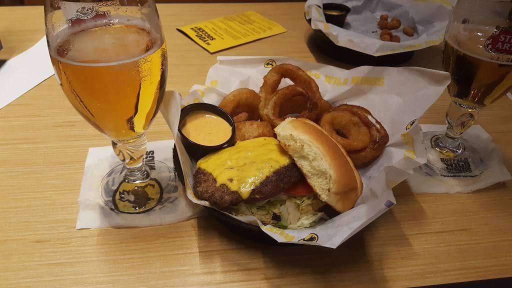 Buffalo Wild Wings | restaurant | 3131 Long Beach Rd, Oceanside, NY 11572, USA | 5165369453 OR +1 516-536-9453