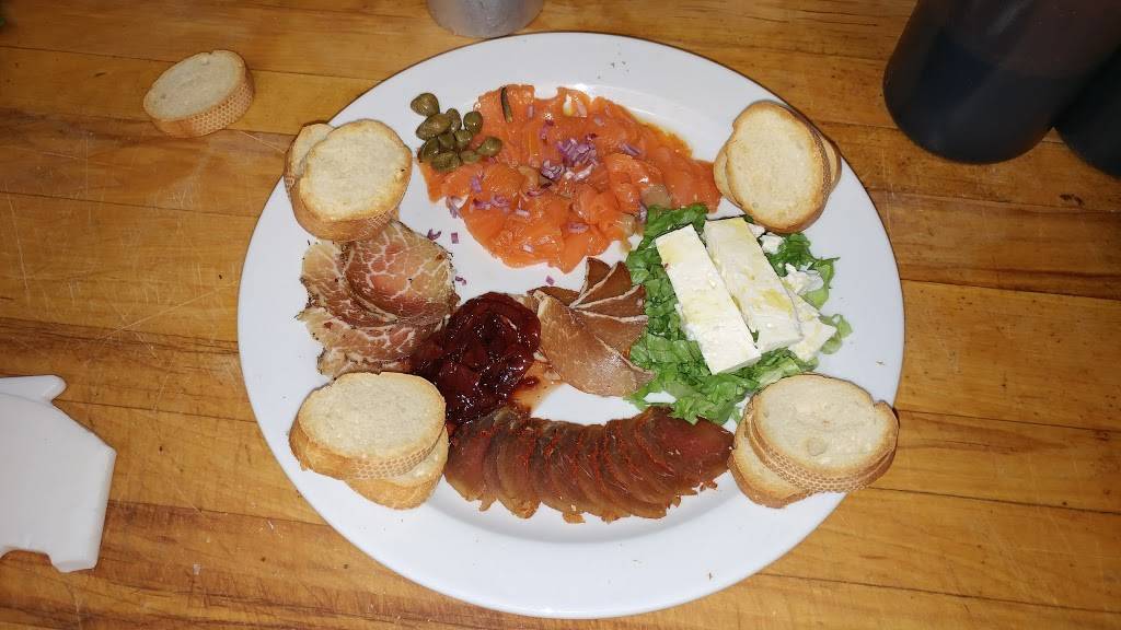 Resto de la berge | restaurant | 599 A 1re Av, Grandes-Piles, QC G0X 1H0, Canada | 8195388585 OR +1 819-538-8585