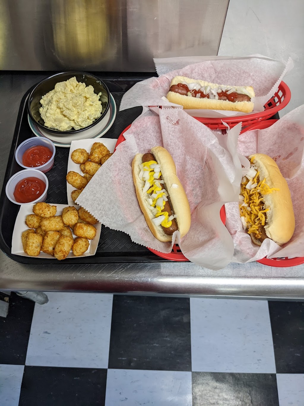 Weiner Hut | restaurant | 869 National Rd, Brookside, OH 43912, USA | 7403125176 OR +1 740-312-5176