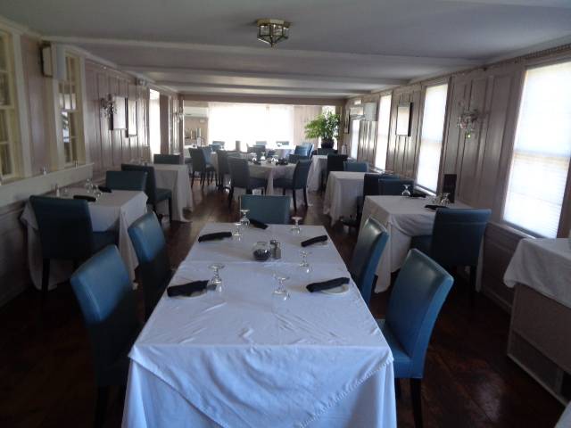 Mooncussers Tavern | restaurant | 86 Sisson Rd, Harwich Port, MA 02646, USA | 5084301230 OR +1 508-430-1230