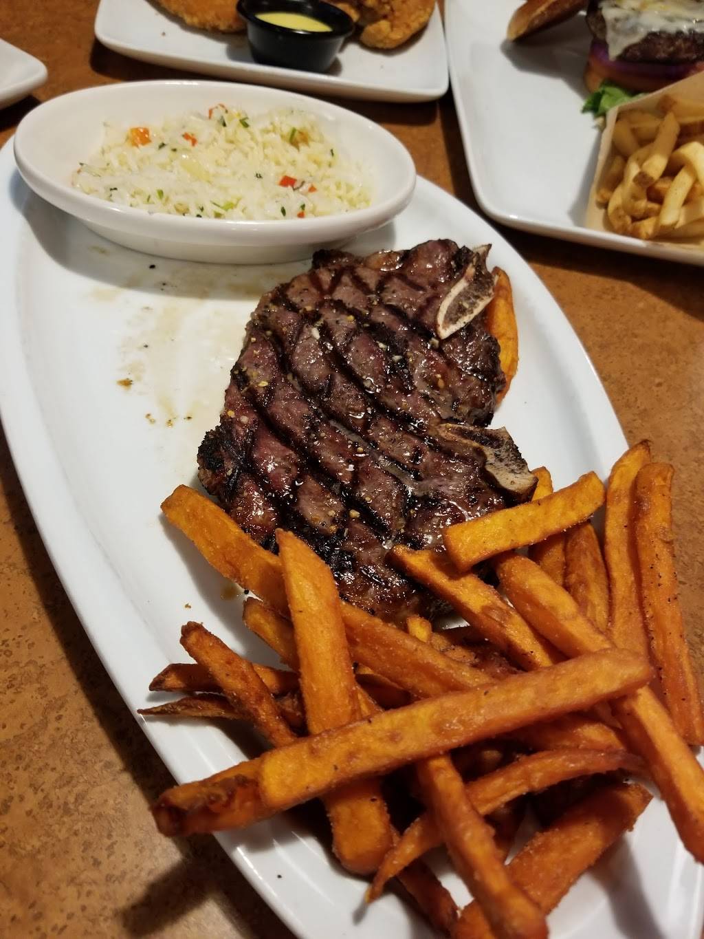 TGI Fridays | restaurant | 3015 Lohr Rd, Ann Arbor, MI 48103, USA | 7349977050 OR +1 734-997-7050