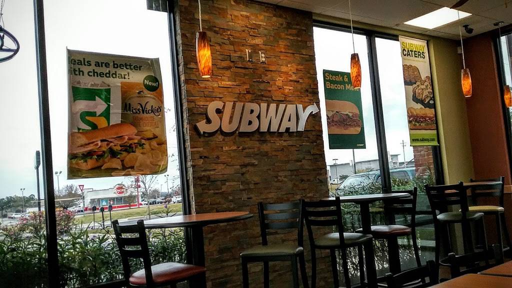 Subway | restaurant | 494 N Veterans Pkwy N, Moultrie, GA 31768, USA | 2299857827 OR +1 229-985-7827