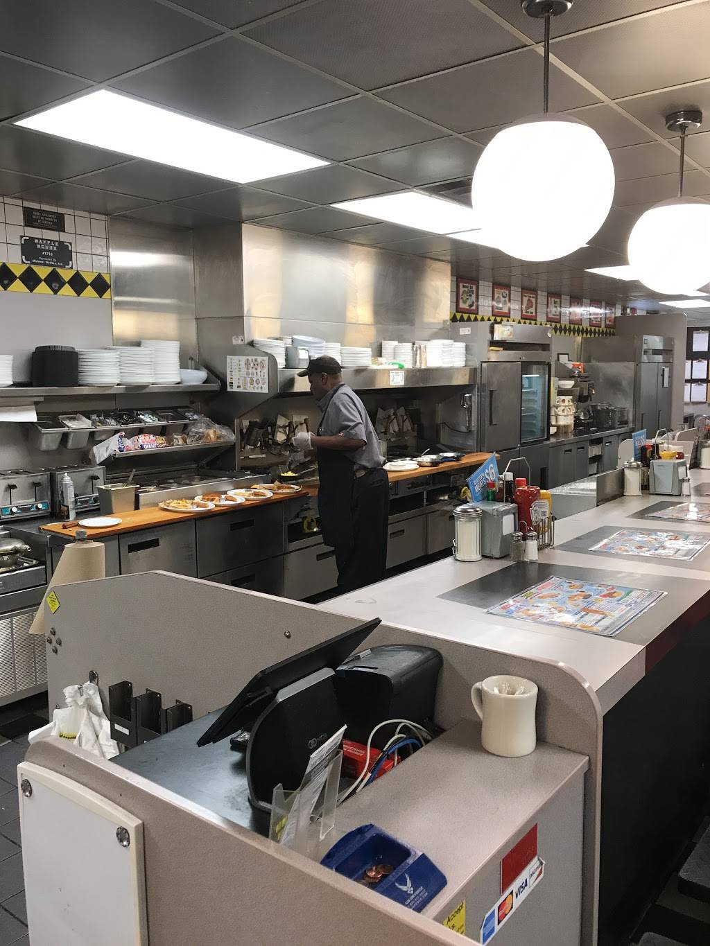 Waffle House | meal takeaway | 36333 Vine St, Willoughby, OH 44094, USA | 4402691716 OR +1 440-269-1716