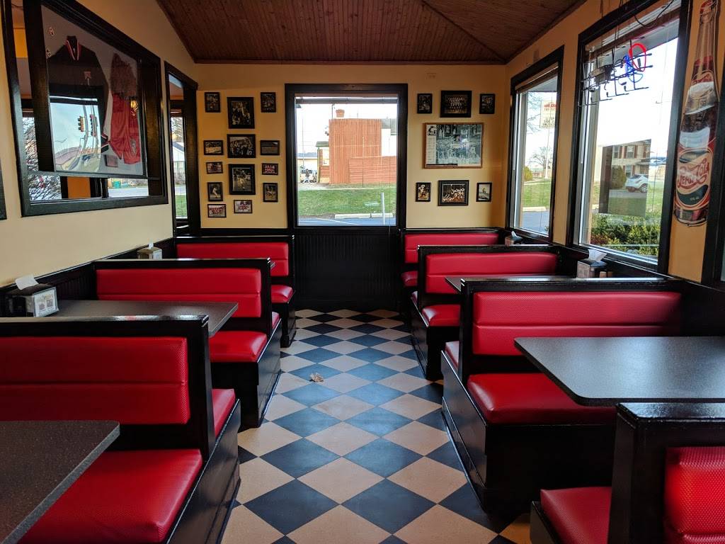 Tom and Jerrys Restaurant | restaurant | 215 W Lincoln Hwy, DeKalb, IL 60115, USA | 8157581675 OR +1 815-758-1675