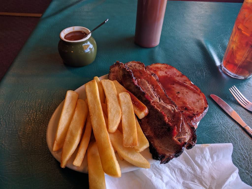 Hill-Top Bar-B-Q | restaurant | 31594 MO-83, Warsaw, MO 65355, USA | 6604386311 OR +1 660-438-6311