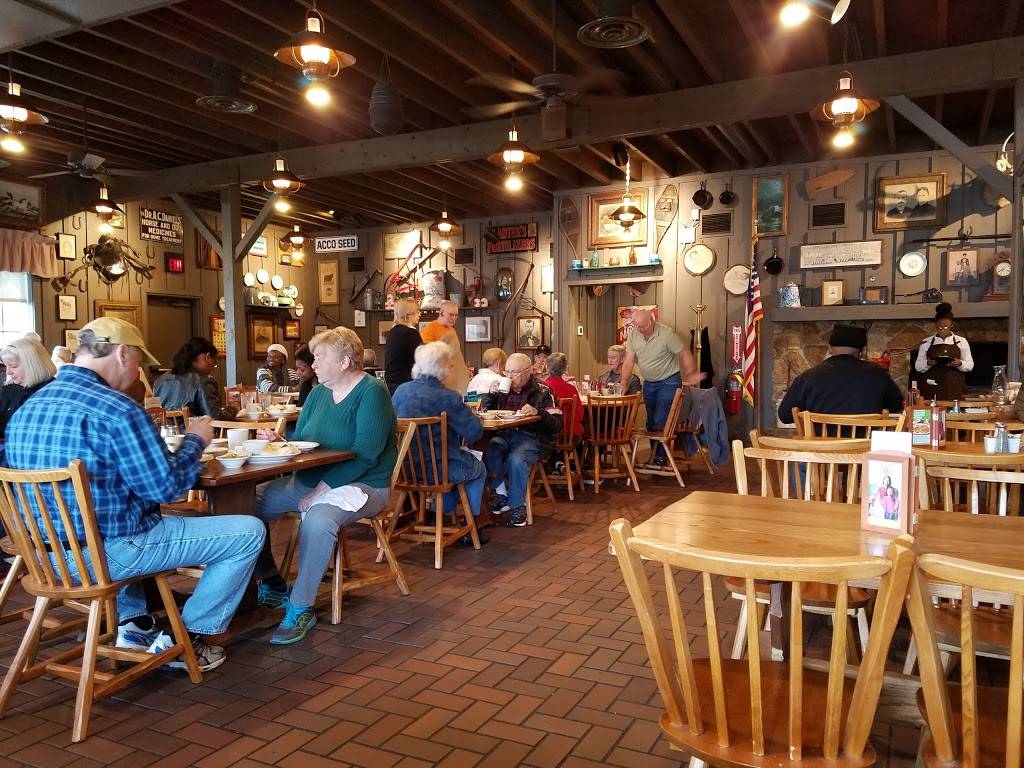 Cracker Barrel Old Country Store | restaurant | 6941 Charlotte Pike, Nashville, TN 37209, USA | 6153565229 OR +1 615-356-5229