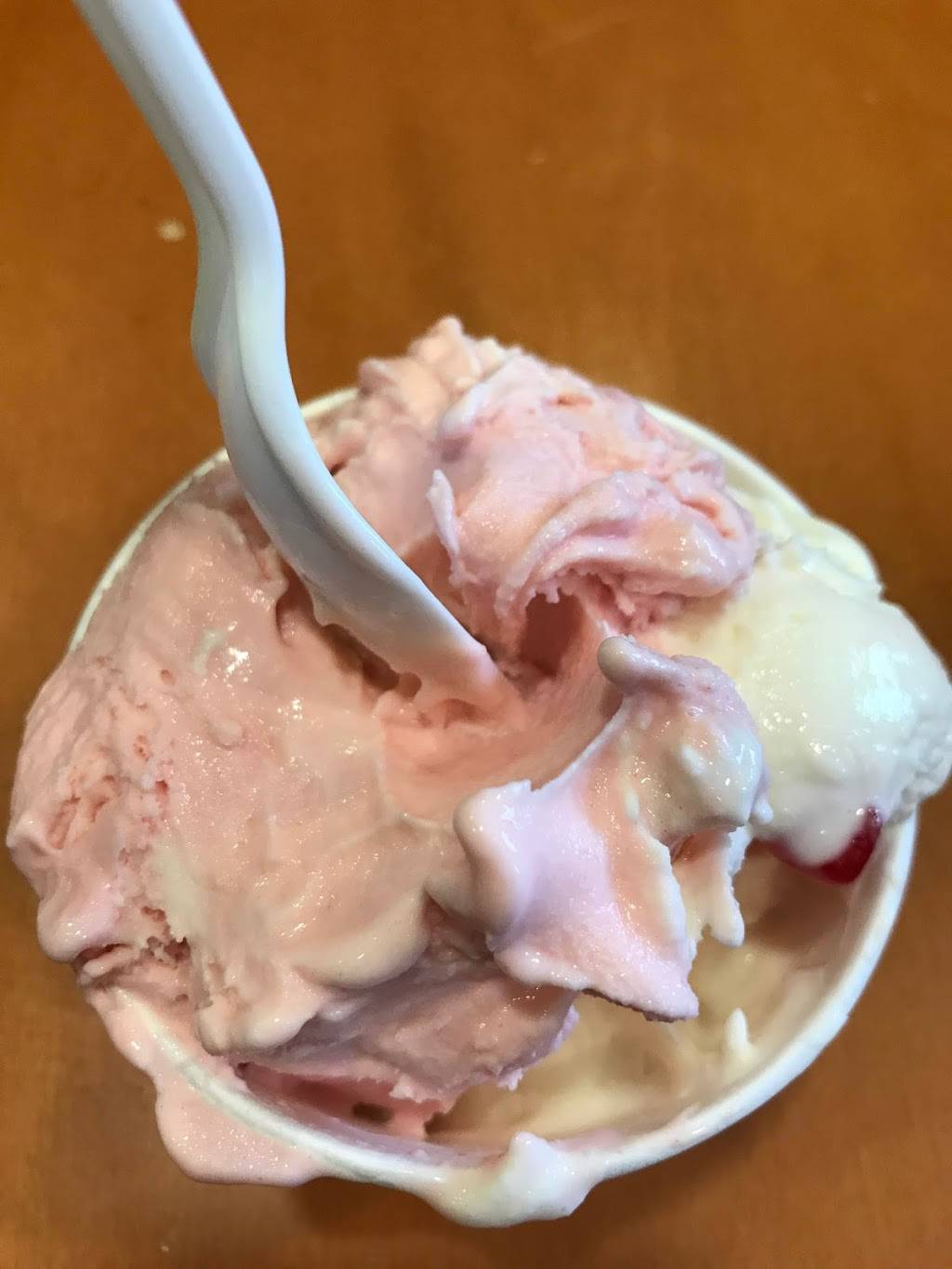 Cold Stone Creamery | bakery | 2101 S Oneida St Ste 300, Green Bay, WI 54304, USA | 9204299992 OR +1 920-429-9992