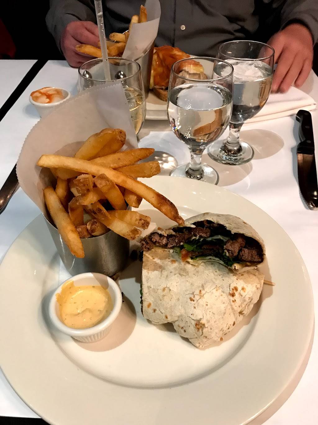 Butterfields | restaurant | 661 Old Willets Path, Hauppauge, NY 11788, USA | 6318511507 OR +1 631-851-1507