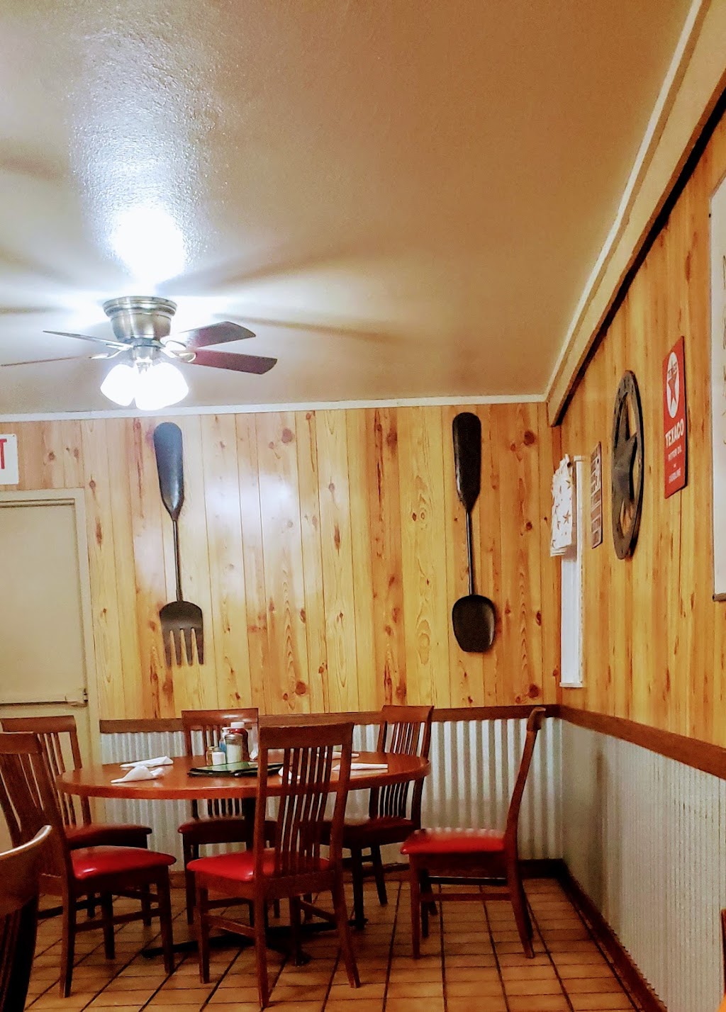 Iowa Park Hwy Grill | restaurant | 510 E Hwy St, Iowa Park, TX 76367, USA | 9405920020 OR +1 940-592-0020