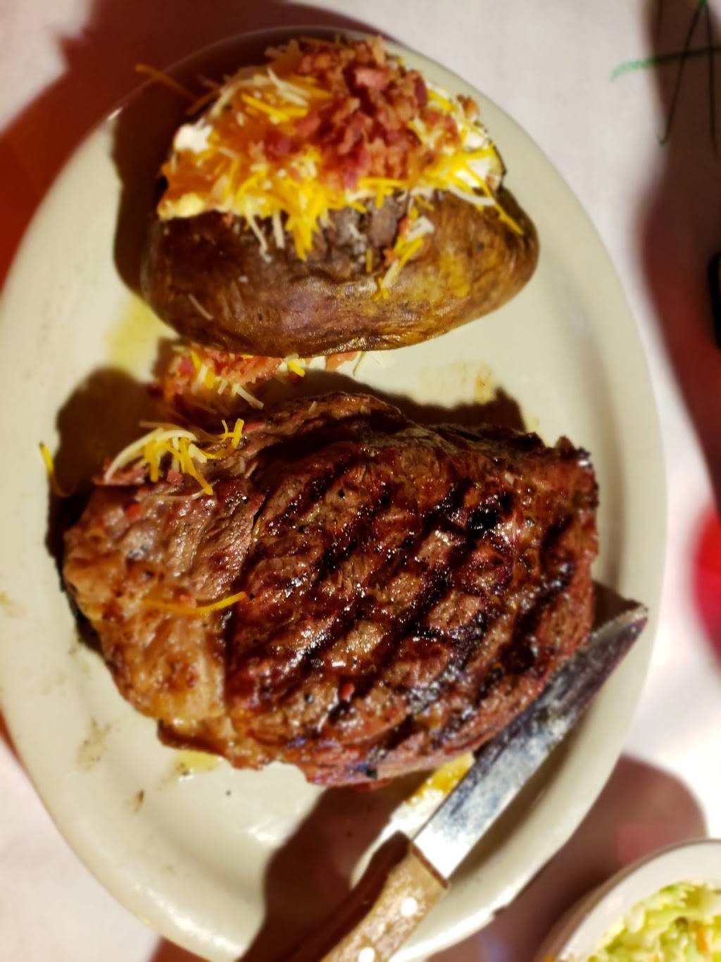 Bubbas Roadhouse & Saloon | restaurant | 2121 SW Pine Island Rd, Cape Coral, FL 33991, USA | 2392825520 OR +1 239-282-5520