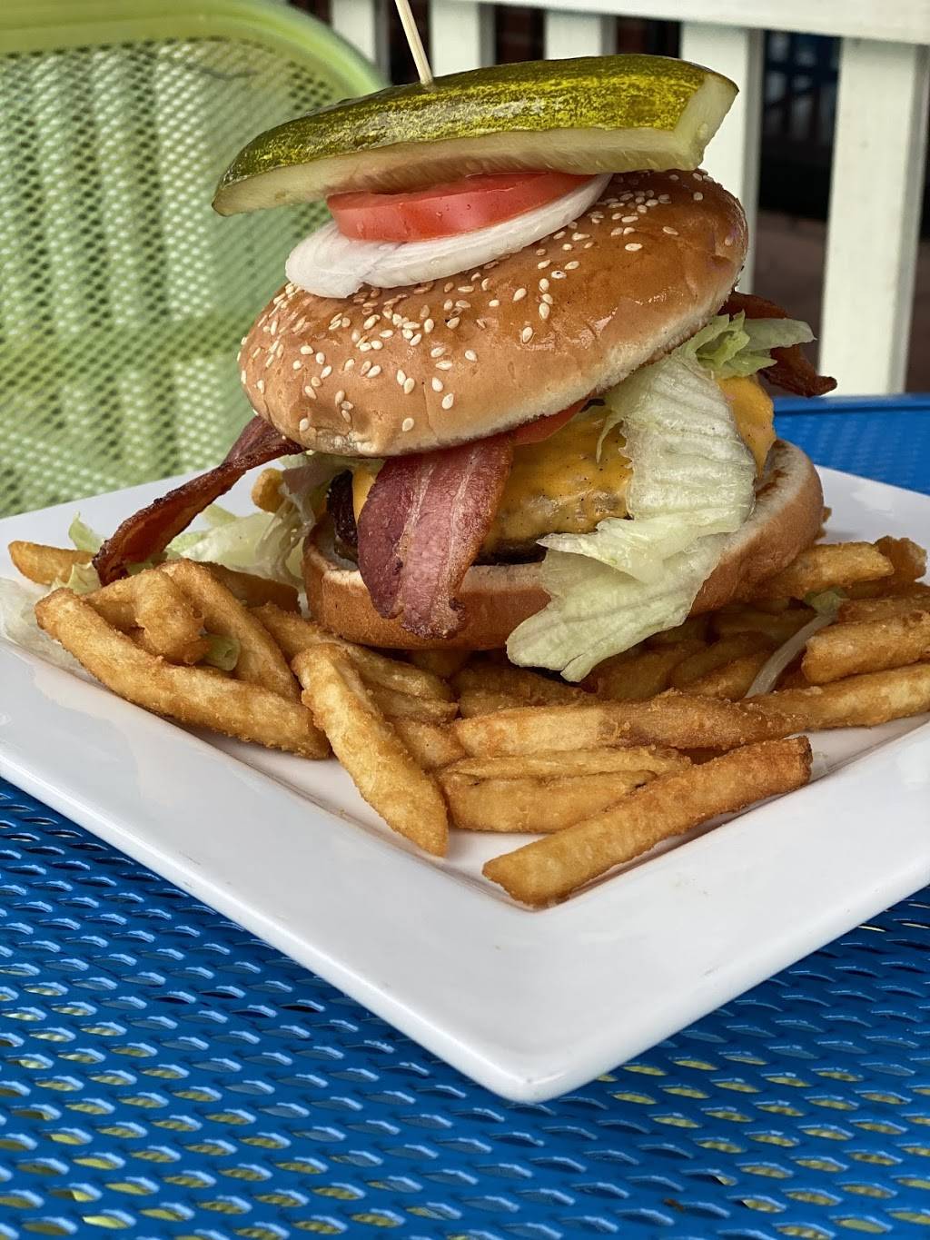 Juniors Bar & Grill | restaurant | 234 King Ave, Columbus, OH 43201, USA | 6147320619 OR +1 614-732-0619