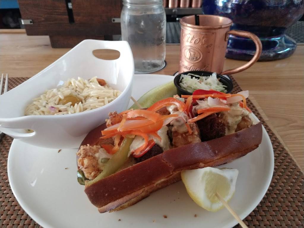 Mad Minnow Bar & Kitchen | restaurant | 554 Main St, Harwich Port, MA 02646, USA | 7742093977 OR +1 774-209-3977