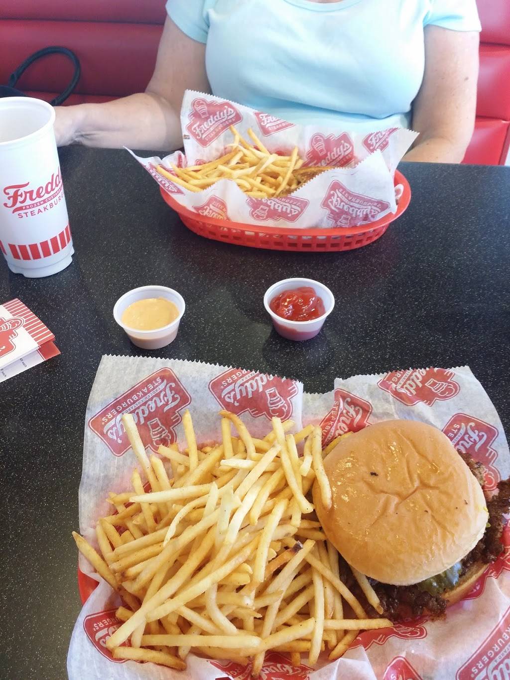 Freddys Frozen Custard & Steakburgers | restaurant | 5235 Noggle Way, Indianapolis, IN 46237, USA | 3178519985 OR +1 317-851-9985