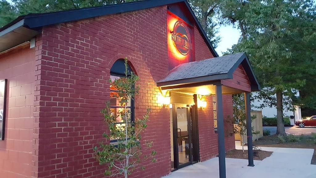 Southern Roots Smokehouse | restaurant | 2544 Savannah Hwy, Charleston, SC 29414, USA | 8432125785 OR +1 843-212-5785