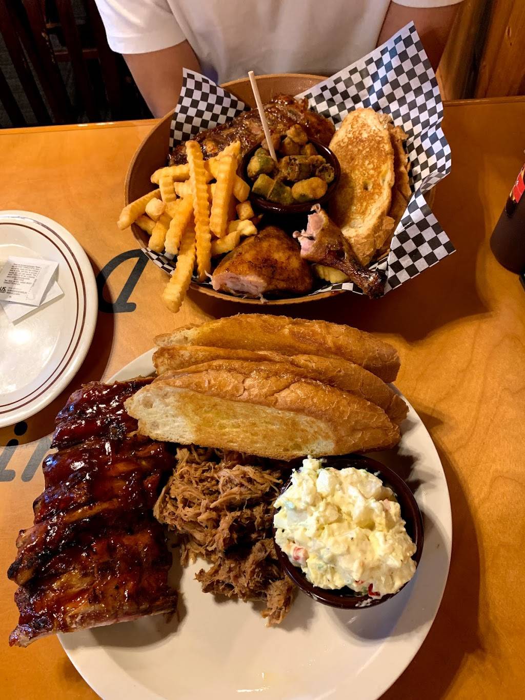 Dustins Bar-B Q | restaurant | 4908 S Clyde Morris Blvd, Port Orange, FL 32129, USA | 3863229177 OR +1 386-322-9177