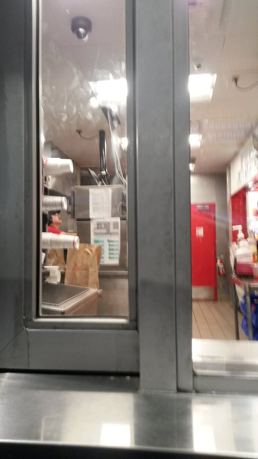 Jack in the Box | restaurant | 404 W Illinois Ave, Dallas, TX 75224, USA | 2149465019 OR +1 214-946-5019