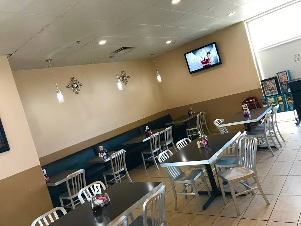 Chelos Burgers #3 | restaurant | Golf Center Pkwy, Indio, CA 92201, USA | 7603427559 OR +1 760-342-7559