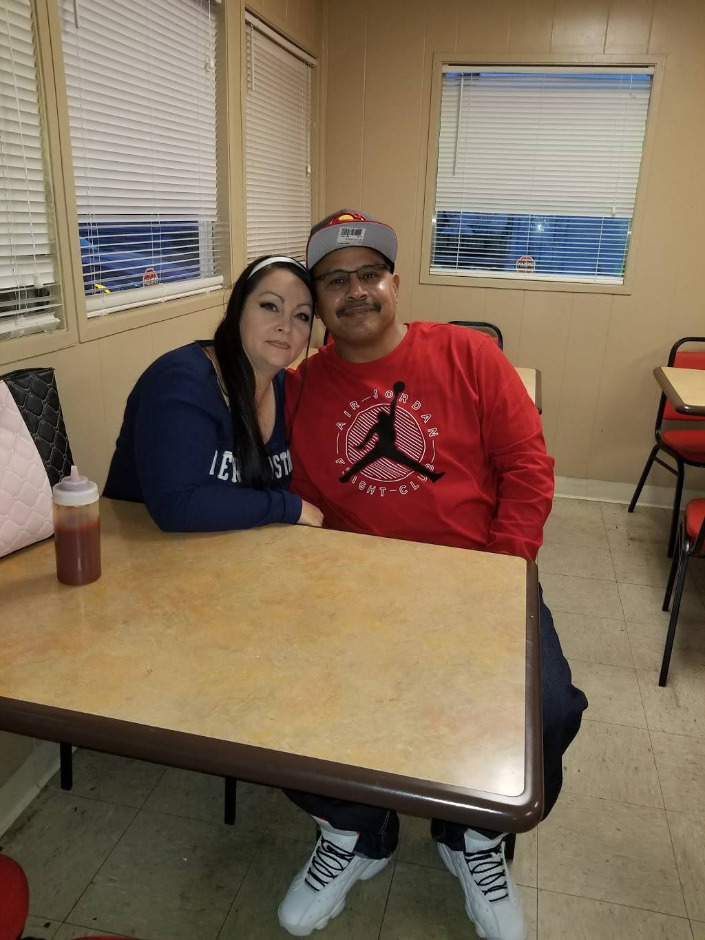 Jolly Kone Drive-In | restaurant | 2140 S Chester Ave, Bakersfield, CA 93304, USA | 6618316344 OR +1 661-831-6344