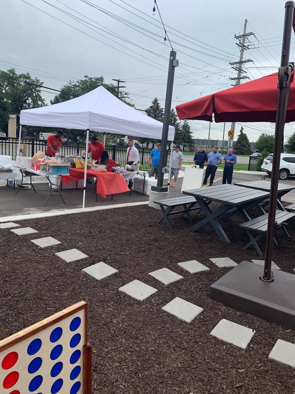 Plymouth Park and Eats | restaurant | 39411 Schoolcraft, Plymouth, MI 48170, USA | 7346673959 OR +1 734-667-3959