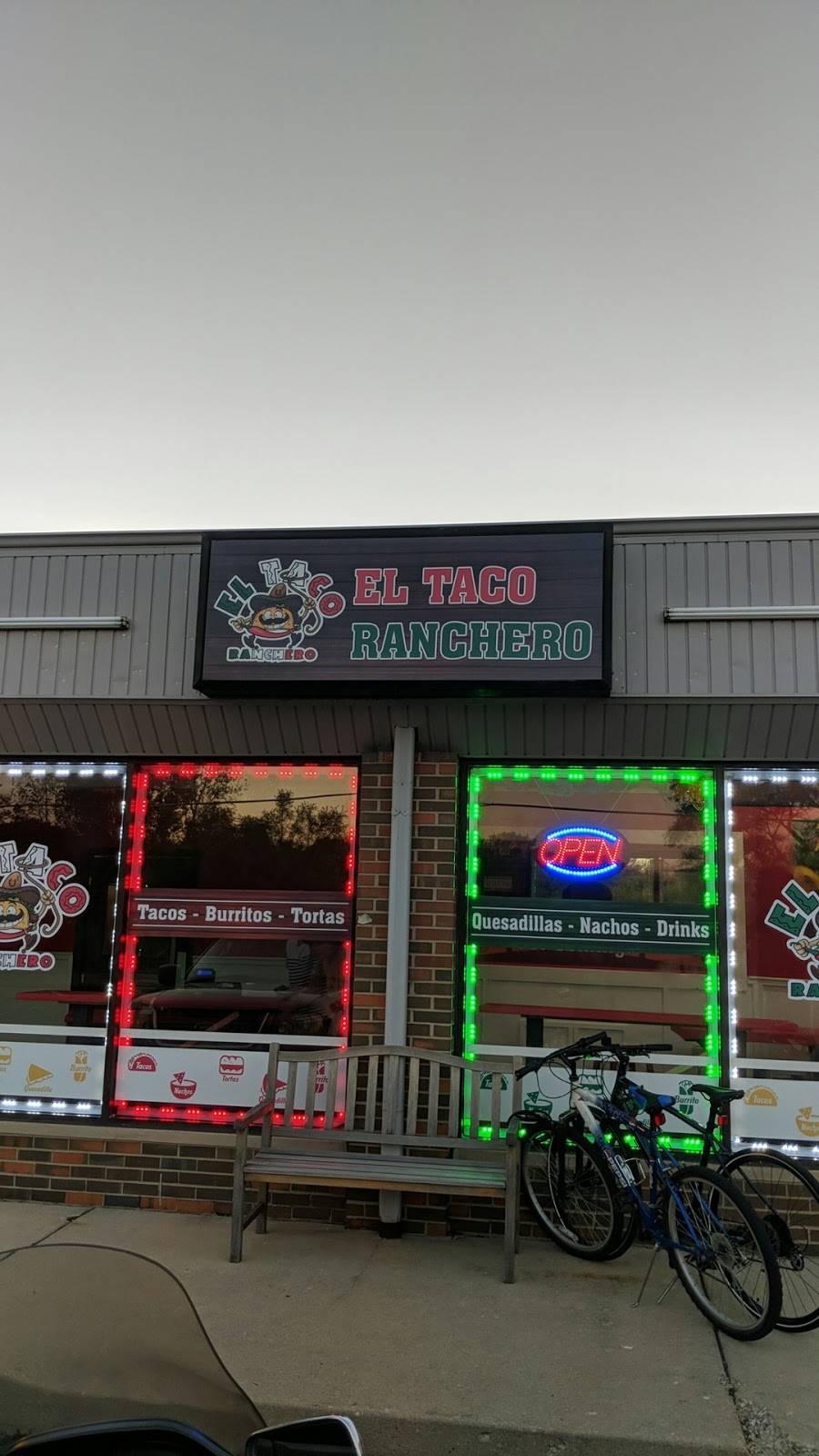 El Taco Ranchero | restaurant | 1931 S Washington St, Naperville, IL 60565, USA | 6304458457 OR +1 630-445-8457