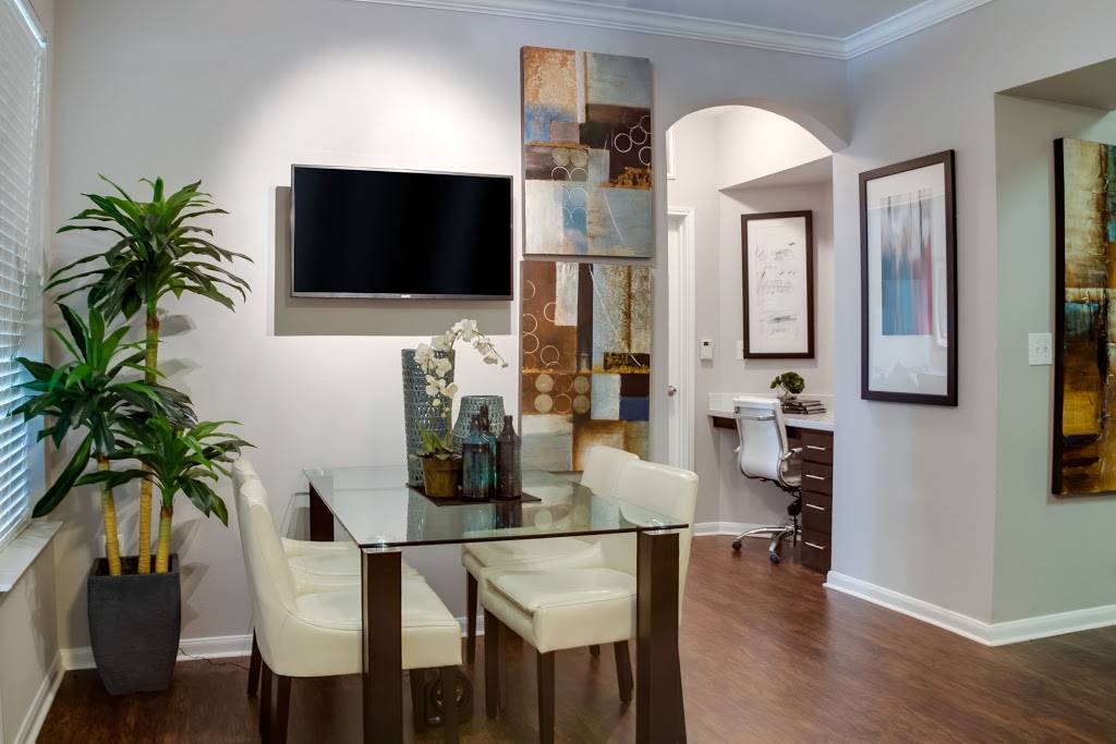 Estates at Fountain Lake Apartments | restaurant | 10498 Fountain Lake Dr, Stafford, TX 77477, USA | 2814947744 OR +1 281-494-7744