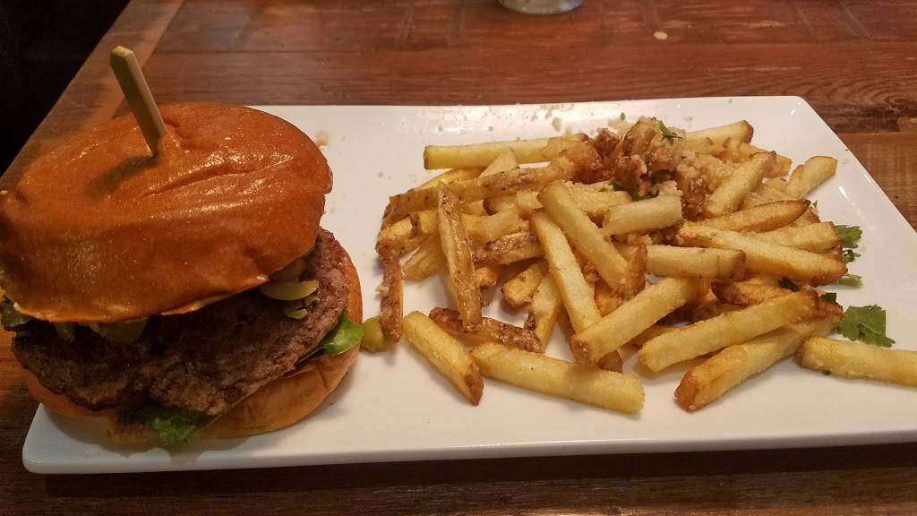 Chomp Burger | restaurant | 240 N Main St, Adrian, MI 49221, USA | 5174388384 OR +1 517-438-8384