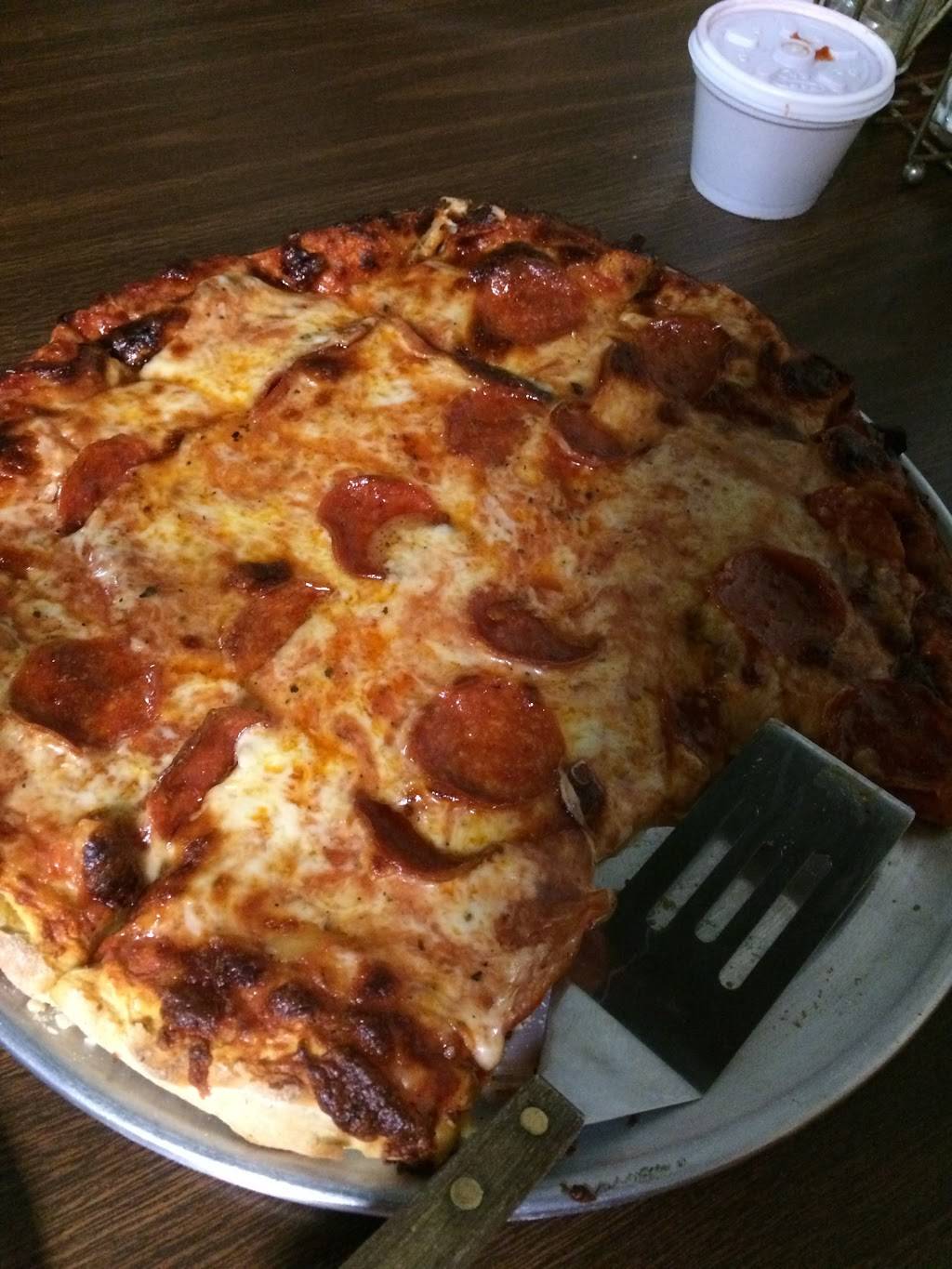 Pizza Pit | restaurant | 601 W North Ave, Flora, IL 62839, USA | 6186628185 OR +1 618-662-8185