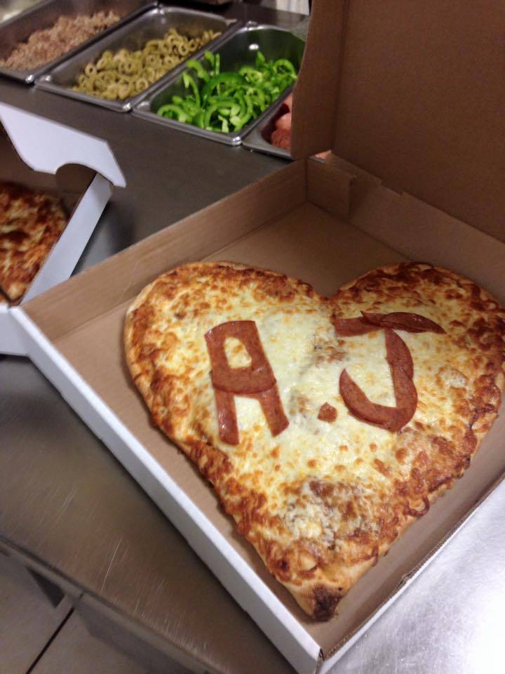 Lorenzos Pizza | meal delivery | 3007 Carling Ave, Ottawa, ON K2B 7Y6, Canada | 6135962222 OR +1 613-596-2222