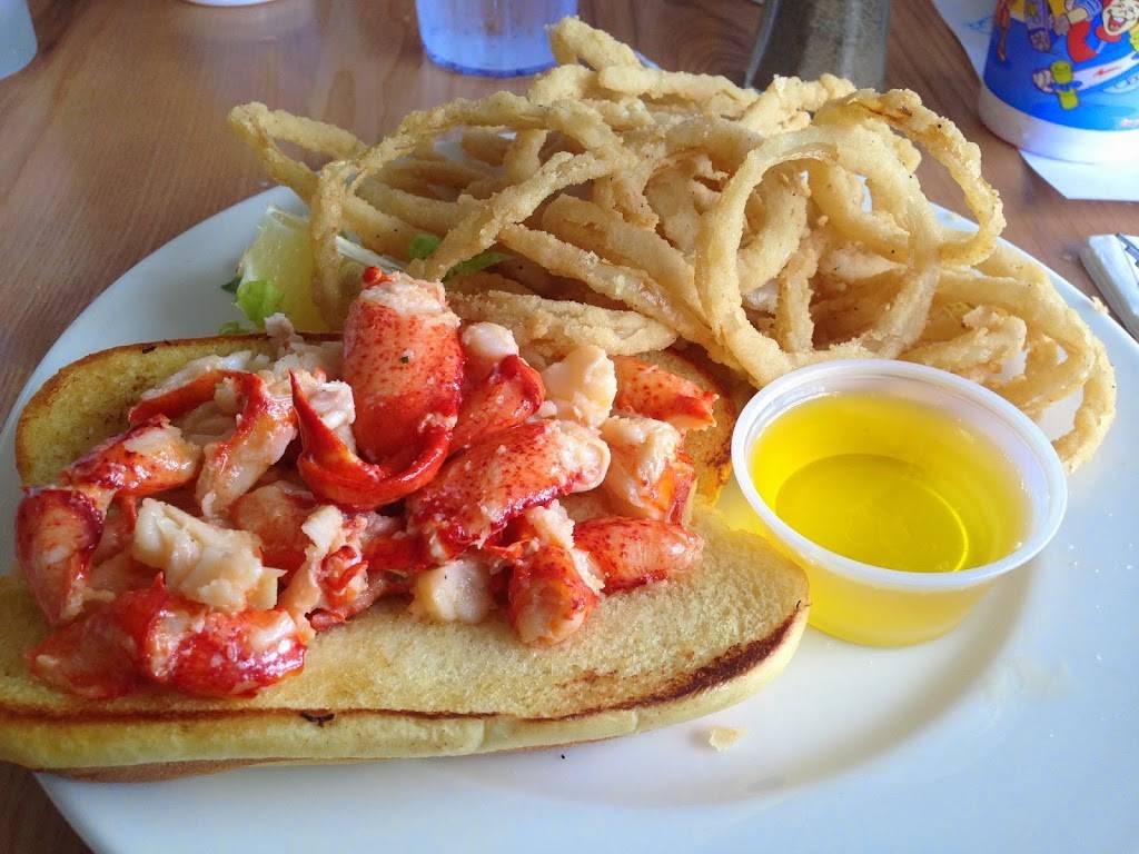 Guilford Mooring | restaurant | 505 Whitfield St, Guilford, CT 06437, USA | 2034582921 OR +1 203-458-2921