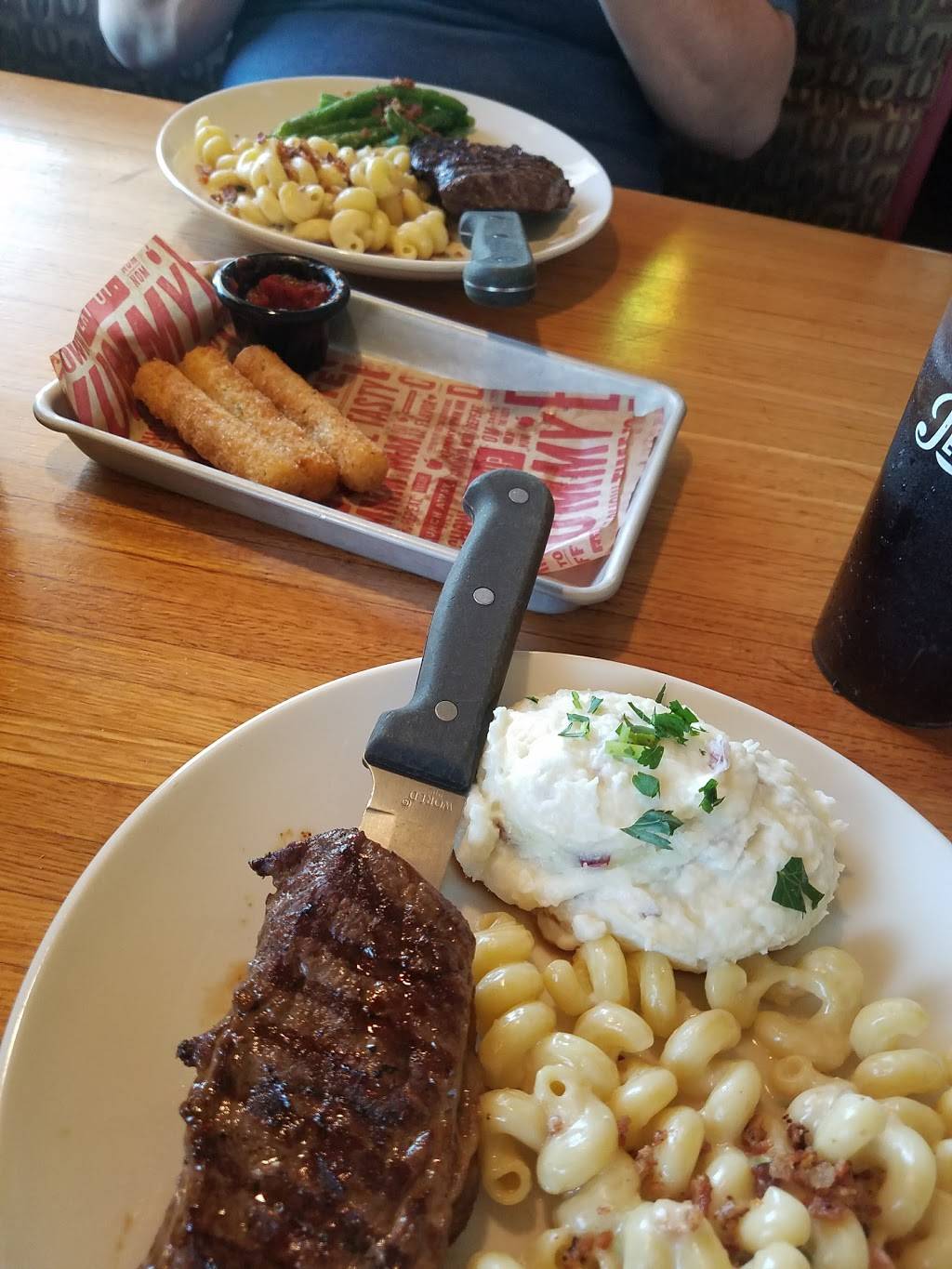 Applebees Grill + Bar | restaurant | 5100 S 76th St, Greendale, WI 53129, USA | 4144238013 OR +1 414-423-8013