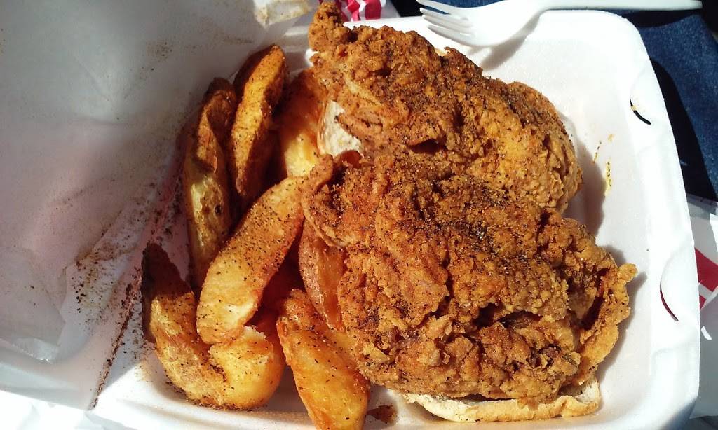 J J Fish & Chicken | restaurant | 1220 Richards St B, Joliet, IL 60433, USA | 8157269129 OR +1 815-726-9129